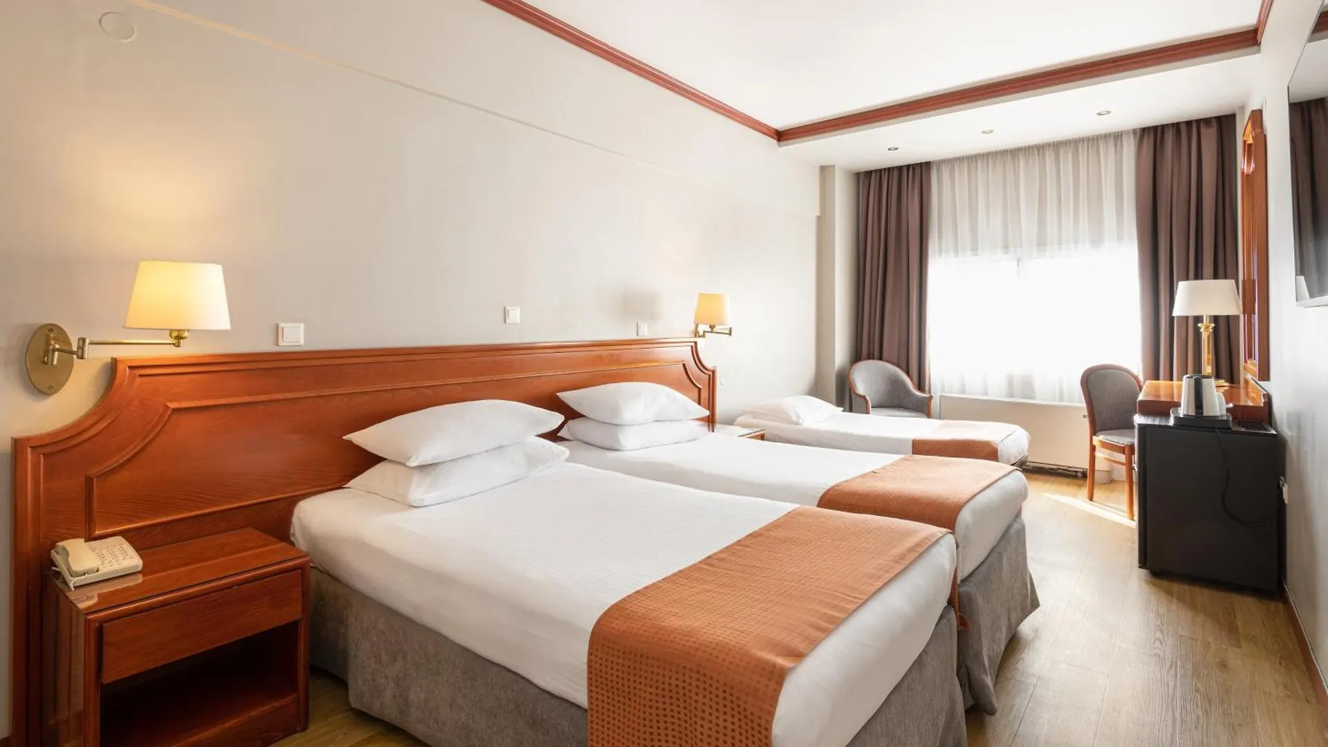 Holiday Inn Thessaloniki By Ihg 5*,